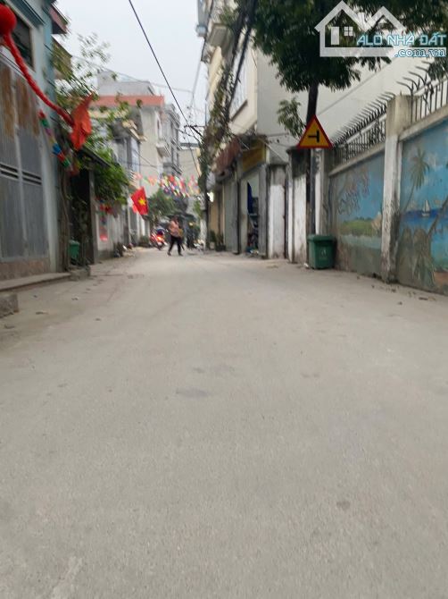 Bán nhà Yên Vĩnh, Hoài Đức, 33.3m2, 5 tầng, mặt tiền 5m, giá 5.25 tỷ