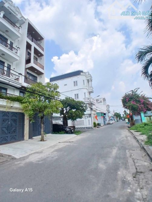 BÁN BIỆT THỰ SÂN VƯỜN - 571M2 - FULL NỘI THẤT  - THẠNH LỘC - QUẬN 12. GIÁ : 45 TỶ.