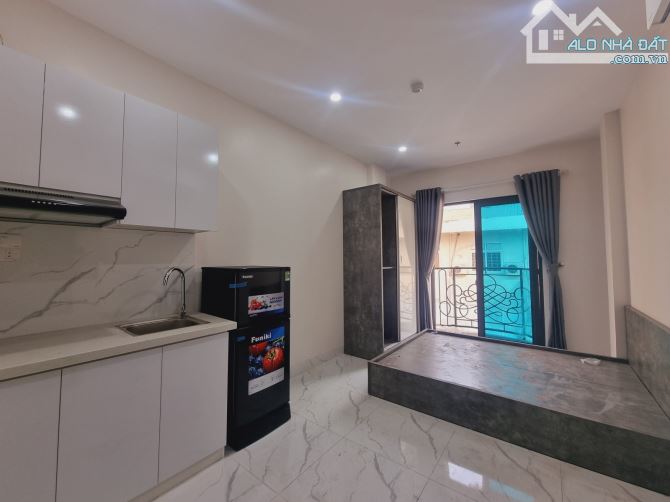 Bán tòa căn hộ dịch vụ cao cấp quận Đống Đa 250m2, 8 tầng, mặt tiền 10m, cách mặt phố 1nhà