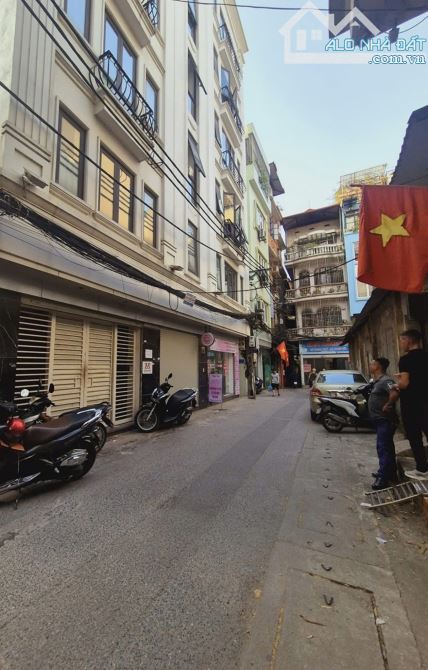 Tòa Căn Hộ 7 Tầng Thang Máy, Mặt Tiền 11m 80m2 Phố ĐỘI CẤN Đường 10m Thuê 80tr/tháng