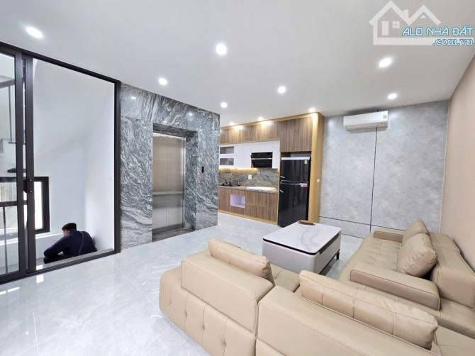 BÁN NHÀ NGỌC LÂM 40M2, 6 TẦNG THANG MÁY – FULL NỘI THẤT CAO CẤP, GẦN PHỐ ẨM THỰC