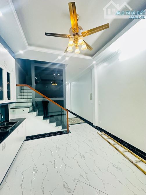 Bán nhà 5 tầng phố Quan Hoa, Thang Máy, Giá 12.8 tỷ
