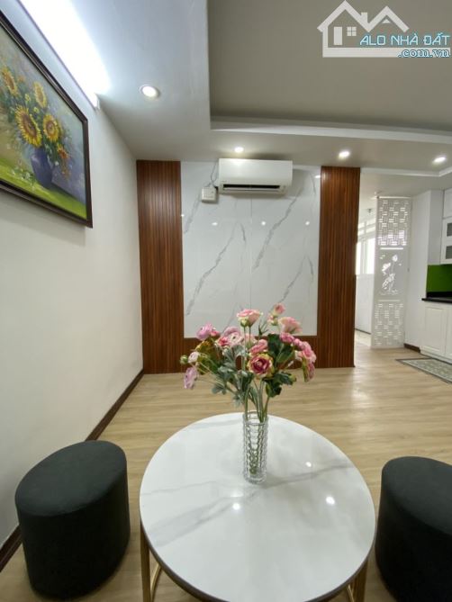 Bán căn hộ chung cư Hoàng Đạo Thành! Ngõ ô tô, nhà mới, PCCC đảm bảo, ~60m2 2n1wc 2..tỷ