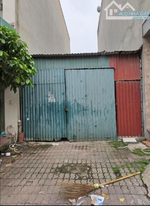 9.1 Tỷ/4.5 Mt/81 m2 / Mặt phố Phân lô  vỉa hè Nguyễn Hoàng Nghị