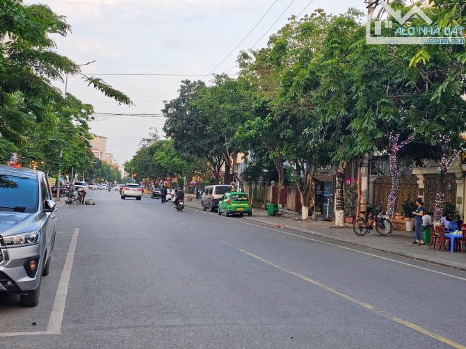 Bán nhà 3 tầng mặt đường Ngọc Hân Công Chúa dt 76m mt 4.5m hướng ĐN giá 21.5 tỷ