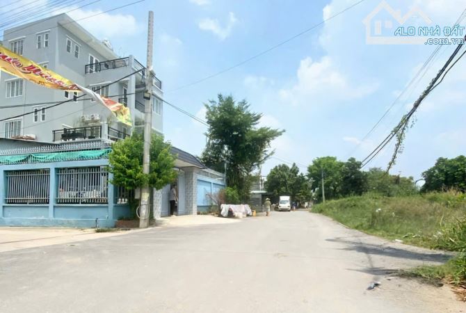 Bán đất mặt tiền sông Sài Gòn Thạnh lộc, Quận 12 dt 1861m2 giá 20 tỷ