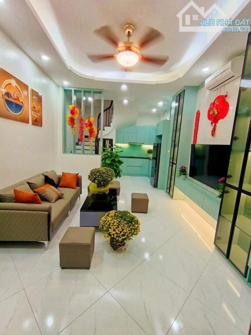 Bán nhà đẹp Đức Giang - 37m2 - chỉ 4.75 tỷ- dân xây kiên cố- nội thất mới- ở ngay