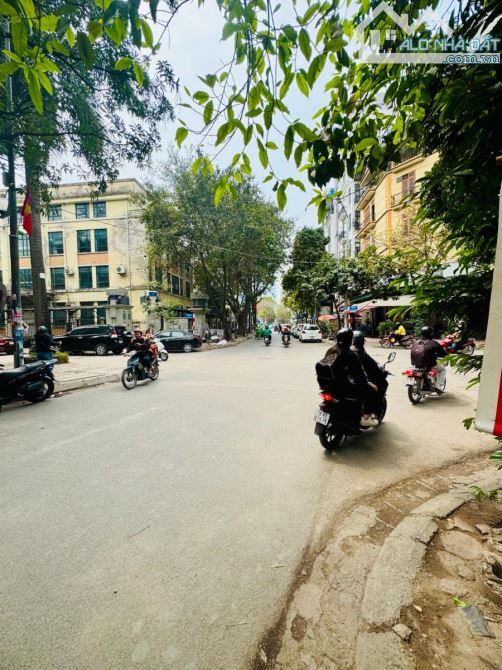 BÁN ĐẤT MẶT PHỐ _ LÔ GÓC HIẾM NHẤT HÀ NỘI _ GIÁ TRỤI NGANG PHỐ CỔ