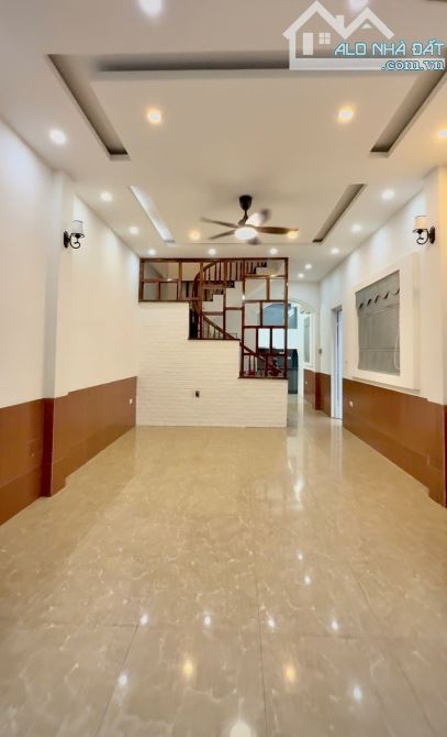 Bán Nhà Ngọc Thụy, Long Biên, Ô Tô Đỗ Cửa. 50m2, 4T giá 8,8 tỷ (cam kết chuẩn)