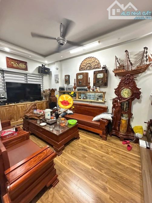 PHÂN LÔ LÁNG - ĐỐNG ĐA, NGÕ THÔNG, GARA Ô TÔ, GẦN PHỐ, KINH DOANH ĐỈNH.