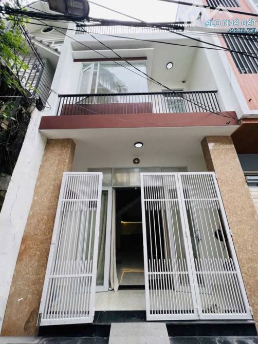 BÁN NHÀ 2 TẦNG, 3 PHÒNG NGỦ - FULL NỘI THẤT - SAU NHÀ MẶT TIỀN ĐƯỜNG HÙNG VƯƠNG - 3.35 TỶ.