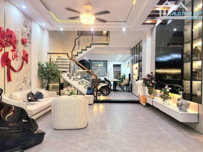 💥 DT 140M2 x 3 TẦNG - LÔ GÓC Mặt tiền đường 7,5m GẦN ĐẠI HỌC NGOẠI NGỮ - chỉ 15 tỷ