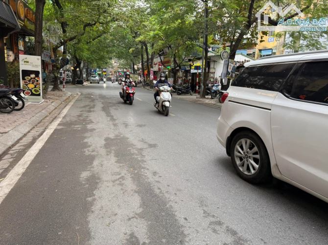 BÁN NHÀ PHỐ NGUYÊN HỒNG 40m2 - 4T - MT 5.2M  - ÔTÔ TRÁNH - VỈA HÈ - KINH DOANH CHỈ 16.2 TỶ