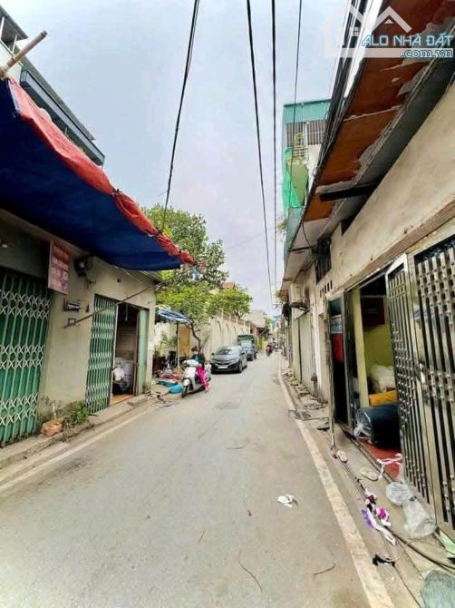 CHO THUÊ NHÀ PHỐ TRẠM LONG BIÊN 13 TRIỆU,40M, 5 tầng, full NT, Ô TÔ, làm VP, hoặc chdv,