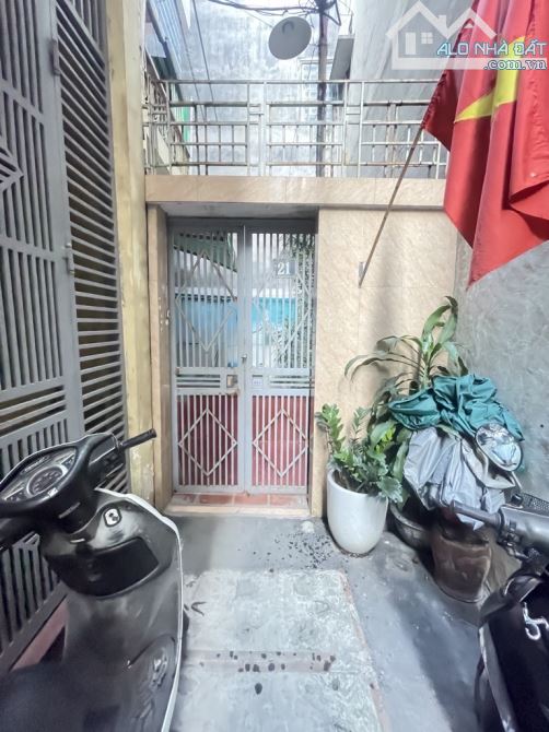Nhà dân xây khu vực trung tâm Ngã Tư Sở, xung quanh tiện ích đỉnh
