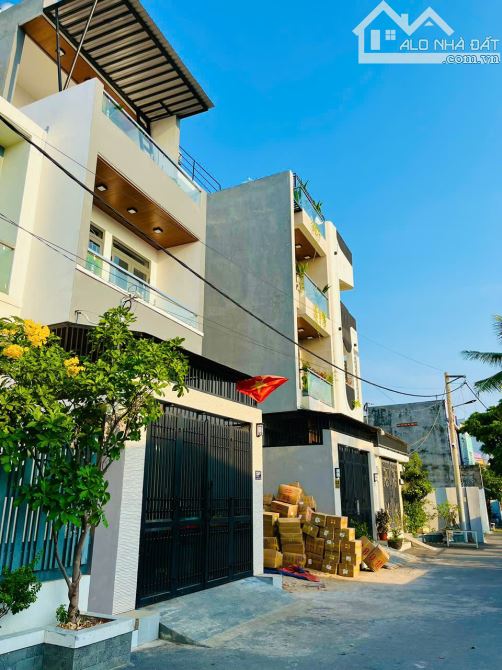 Bán nhà đẹp Tam Phú Thủ Đức, 64m2, 4PN, hẻm 6m, ngay chung cư Cây Keo, giá tốt!