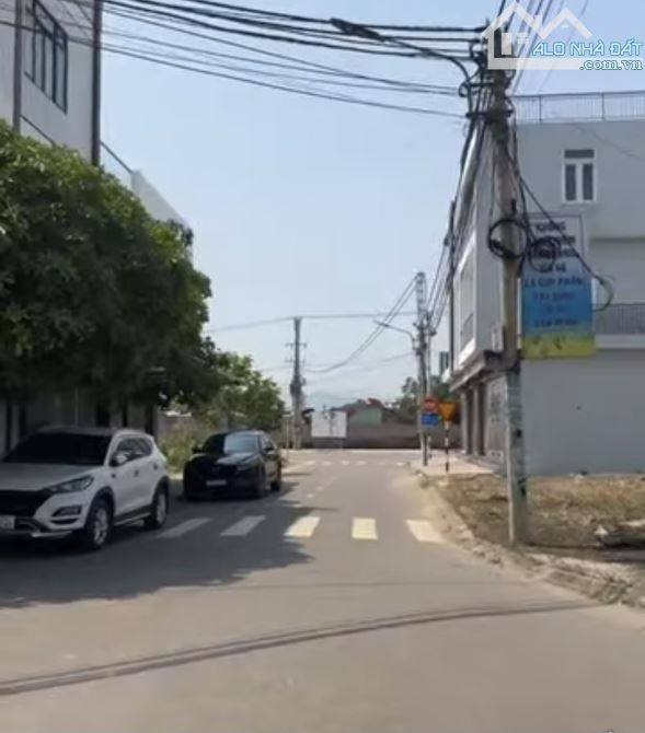 Bán lô góc 2 mặt tiền LG 14m khu công chánh tuy phước ngay cây xăng tấn thành dt 194m2 giá