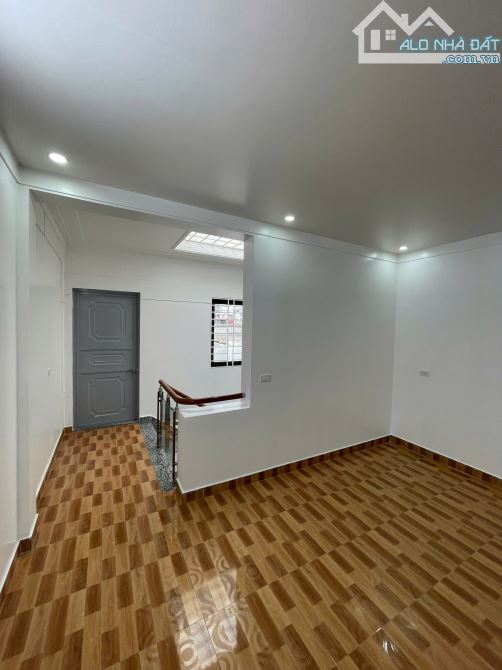 BÁN NHÀ Phố Chợ con vô vàn tiện ích, 55m2 xây 4 tầng kiên cố, ngõ nông - 10