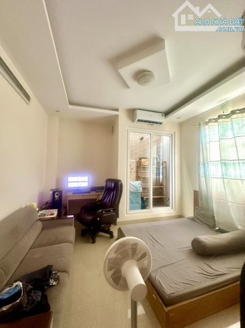 Chỉ 6,x Tỷ - 60m2, 4 Tầng, hẻm 3m, 2Km tới Sân Bay - 10