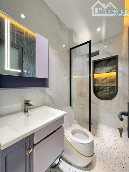 Nhượng lại căn nhà sẵn HĐ thuê 13 tr / tháng ngay Bà Hom, Q6. Giá: 3 Tỷ 290 / 54.6m2. SHR - 10