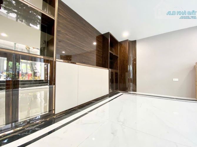 BÁN TÒA NHÀ 9 TẦNG MẶT PHỐ HOÀNG QUỐC VIỆT – VĂN PHÒNG HẠNG A – VỊ TRÍ KIM CƯƠNG  21.5 tỷ - 10