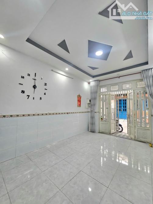 NHÀ MỘT ĐỜI CHỦ GẤP BÁN LO VIỆC - SÁT BÊN THỊ TRẤN HÓC MÔN - 44M2 - 2 TẦNG - SÁT BÊN ĐƯỜNG - 10