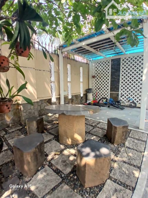 BÁN BIỆT THỰ SÂN VƯỜN - 571M2 - FULL NỘI THẤT  - THẠNH LỘC - QUẬN 12. GIÁ : 45 TỶ. - 10