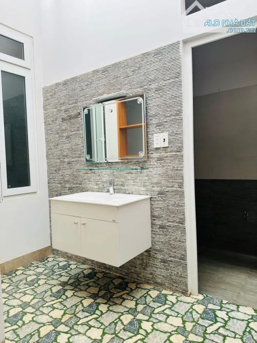 NHÀ 1 MÊ MẶT TIỀN AMAKHE GẦN NGUYỄN TẤT THÀNH. 5x28M . GIÁ: 8,7 TỶ - 10