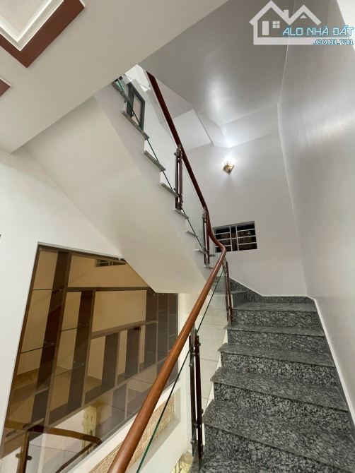 BÁN NHÀ Phố Chợ con vô vàn tiện ích, 55m2 xây 4 tầng kiên cố, ngõ nông - 11