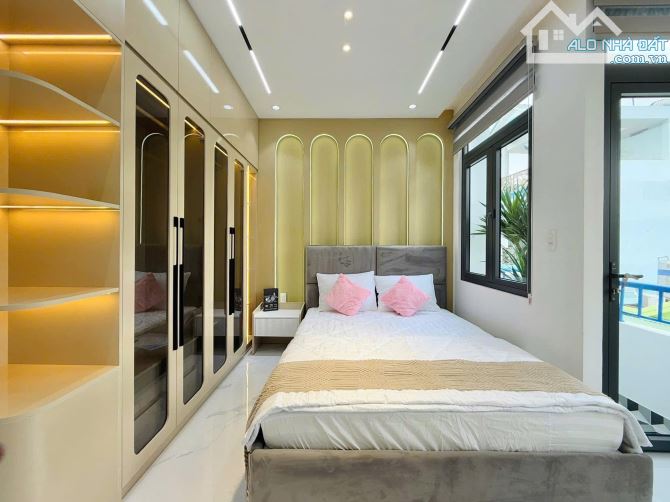 Nhượng lại căn nhà sẵn HĐ thuê 13 tr / tháng ngay Bà Hom, Q6. Giá: 3 Tỷ 290 / 54.6m2. SHR - 11