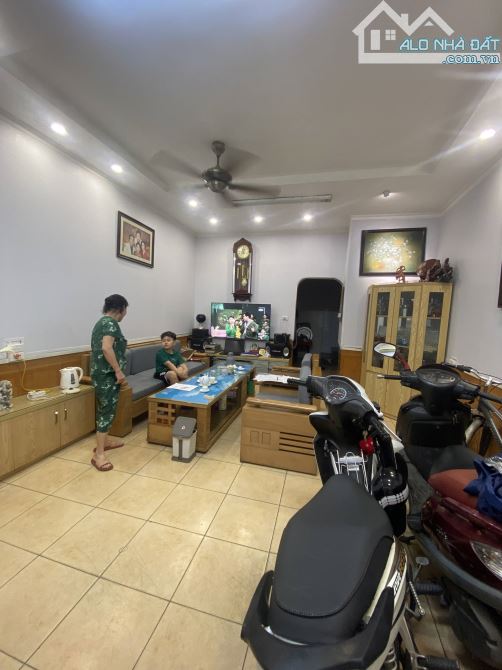 Bán nhà mặt Ngõ Hoà Bình, gần Chợ Mơ, Minh Khai, Hai Bà Trưng. DT : 44m2. Giá : 12,6 TỶ