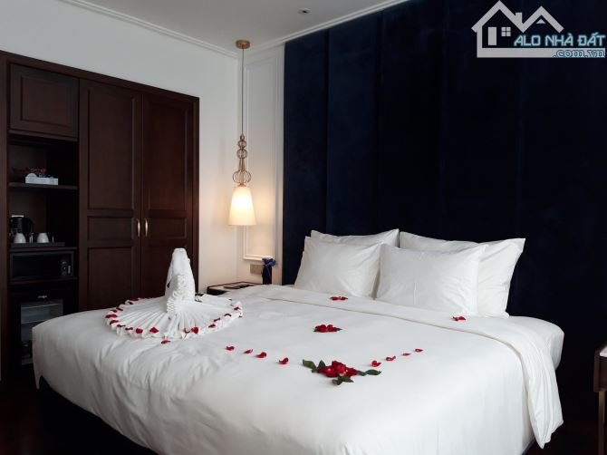 Giảm sốc! Chủ quyết bán khách sạn mặt phố Hàng Gai - HK - 9 tầng - 121m2 - 28 phòng - 1