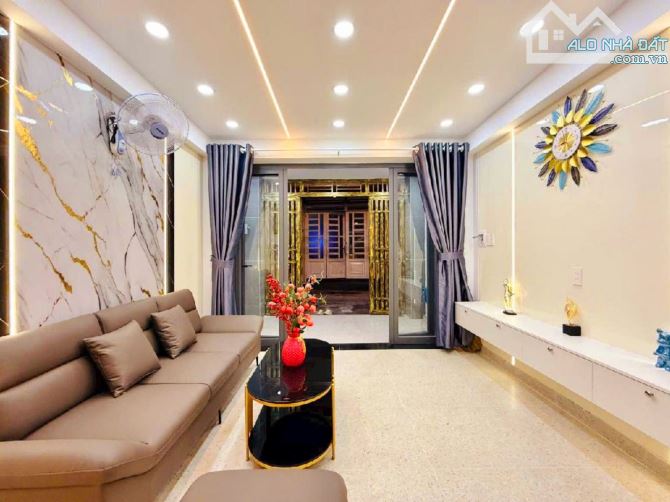 Bán nhà đẹp tặng nội thất, đường Quang Trung, P10, Gò Vấp, SHR, nhỉnh 5 tỷ - 1