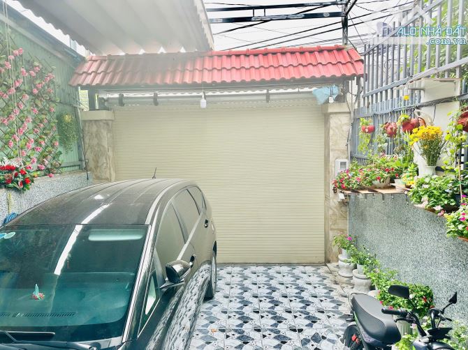 Bán nhà lầu tân phong hẻm xe hơi thông giá rẻ kinh doanh nhỏ ok , quá rẻ luôn - 1