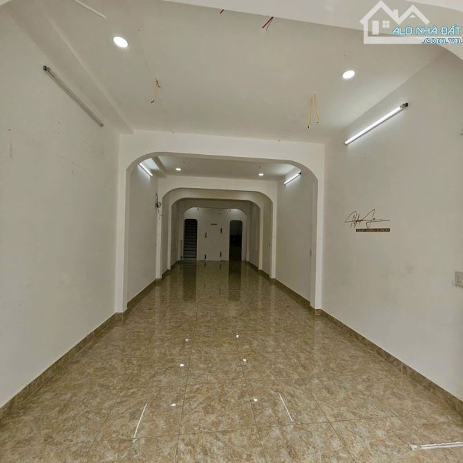 BÁN NHÀ 2 TẦNG GẦN BIỂN MẶT TIỀN NGÔ ĐỨC KẾ - PHƯỜNG TÂN LẬP-NHA TRANG - 1