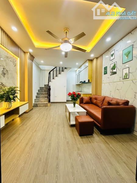 QUẬN 1 PHƯỜNG NGUYỄN CƯ TRINH - BÁN NHÀ 4 TẦNG, MẶT TIỀN CẬN, NGAY CỤC QUẢN LÝ XUẤT NHẬP C - 1