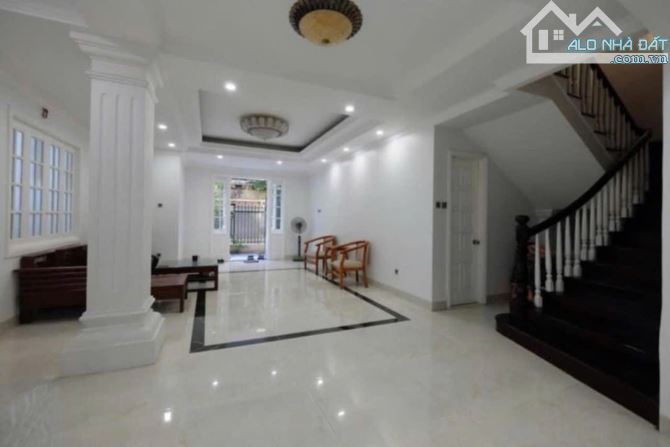 Biệt thự Pháp Tân cổ điển siêu đẹp - Lô góc 3 thoáng - Ngõ ô tô tải tránh - Kinh doanh - 1
