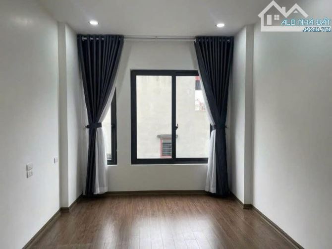 CHO THUÊ NHÀ PHỐ Nguyễn Lam , Long Biên 32m, 5 tầng, 9 triệu, full NT, Ô TÔ, KD ONLINE - 1