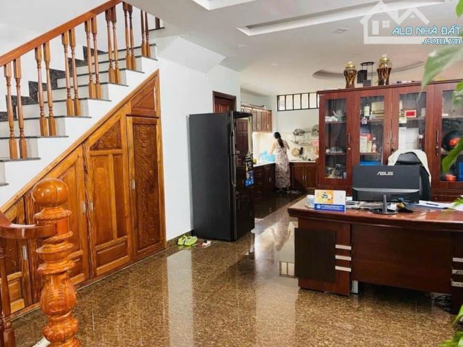 Bán nhà 3 tầng, đường 10.5m Hà Tông Quyền. Diện tích 137m2 ngang 5m. Giá chỉ 9.7 tỷ - 1