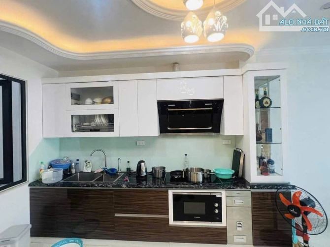 BÁN NHÀ TRẦN QUỐC HOÀN, PHÂN LÔ, ÔTÔ ĐỖ 2 ĐẦU, VỈA HÈ, KINH DOANH, 41M2 GIÁ 13 TỶ 750 - 1
