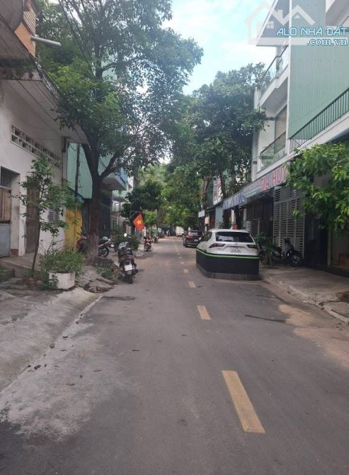 Cần bán Lô đất mặt tiền đường Lê văn trung, Quy Nhỏn - 1