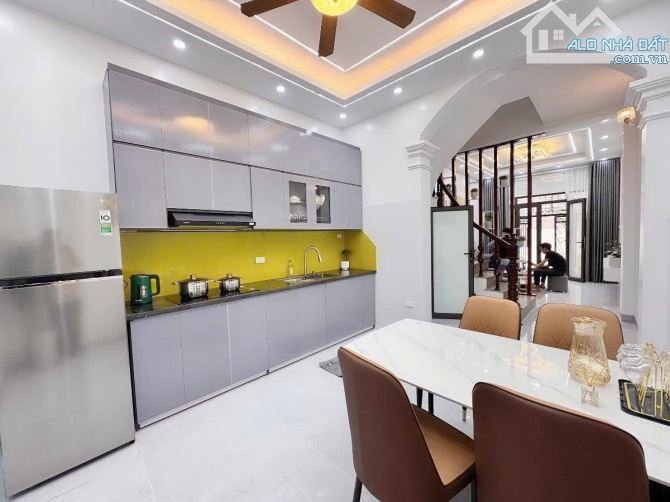 Đống Đa - Tôn Đức Thắng - Khâm Thiên - Ngõ rộng - 32 m - 4 Tầng - 4 PN - 5,6 tỉ. - 1