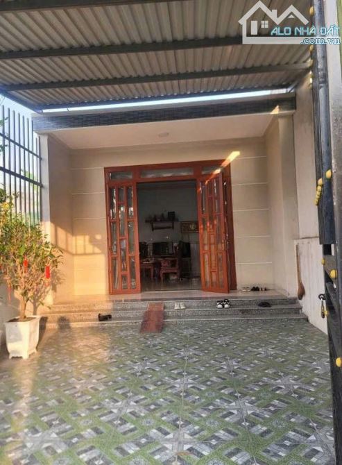 💥GẤP GẤP💥 BÁN NHÀ ĐỐI DIỆN TRƯỜNG THCS DT 100m2 GIÁ 725 TRIỆU SỔ RIÊNG - 1