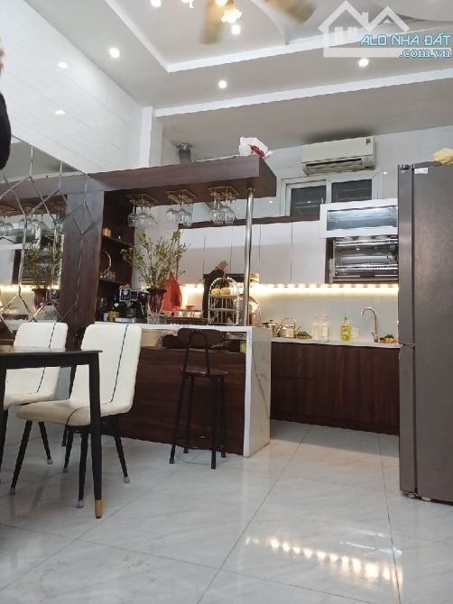 Bán nhà Chính Kinh gần phố kinh doanh dân xây nhà đẹp 5 tầng 2 thoáng nội thất xịn 60m giá - 1
