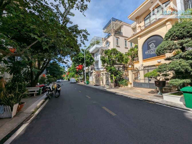 Bán Biệt Thự Siêu Vip Khu 357A Nguyễn Trọng Tuyển - 8x20m - Hầm 4 tầng giá chỉ 66 tỷ - 1