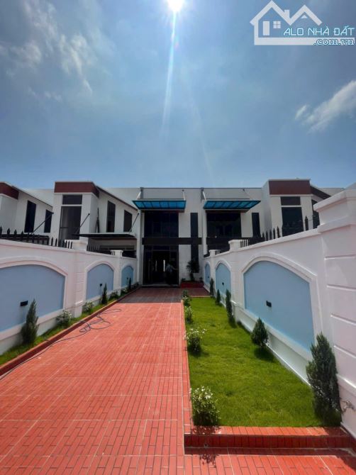 BÁN CĂN VILLA SÂN VƯỜN 5MX43.7M NGAY KCN CẦU TRÀM - 1