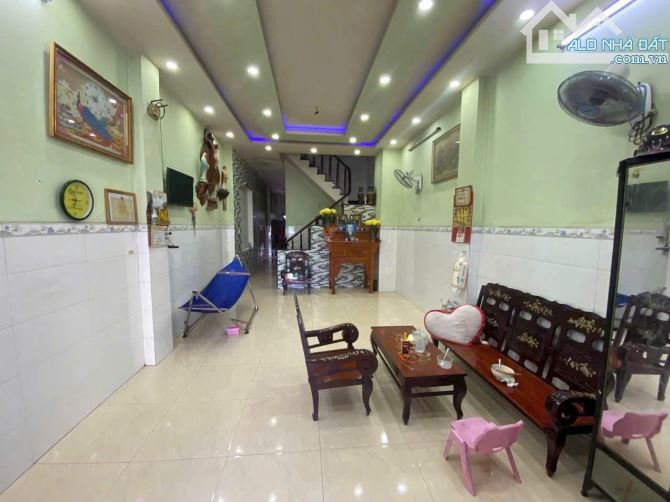 🍀Bán nhà mặt tiền ngay Ngã Tư Ga
*Mặt tiền cách chợ cầu đồng 100m
* Dt 4*26 đúc trệt 2 - 1