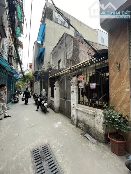 BÁN NHÀ C4 ĐẠI TỪ . 10 M RA Ô TÔ TRÁNH . MT 4,4 M . GIÁ 9,3 TỶ . ĐẸP NHẤT KHU VỰC - 1