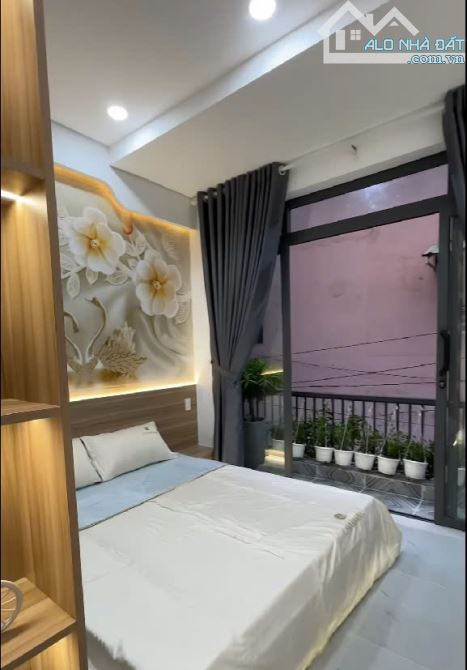 Bán nhà Chính Chủ 56m2, Giá 3 tỷ 310,Hoàng Diệu, Phường 4, Quận 4, xe hơi đỗ cửa - 1