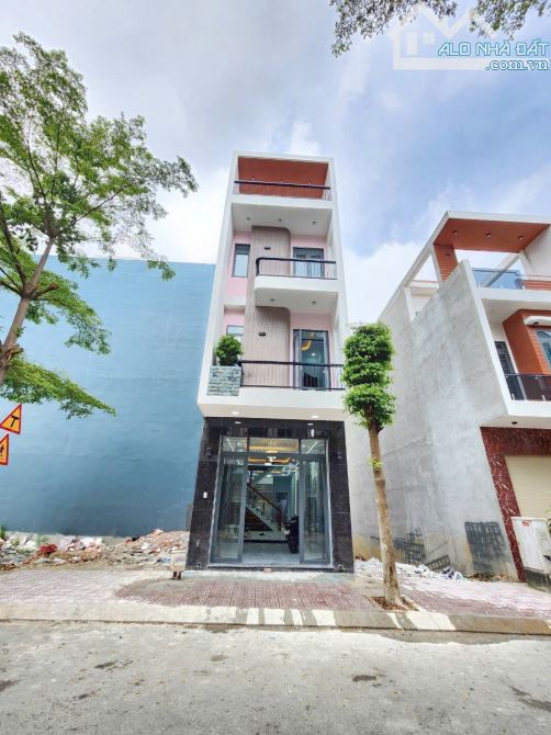 bán nhà gấp sổ riêng đã hoàn công 1T2L 3WC 3PN giá chạm đáy - 1